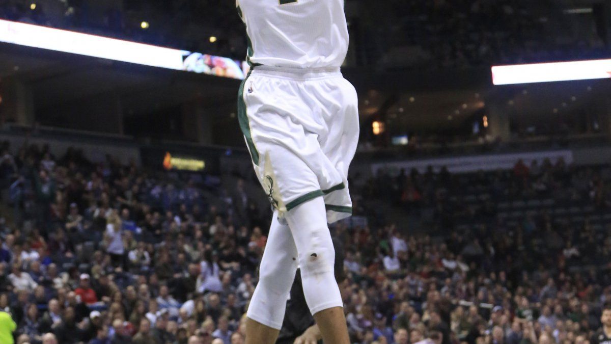Antetokounmpo guía triunfo de Bucks ante Twolves