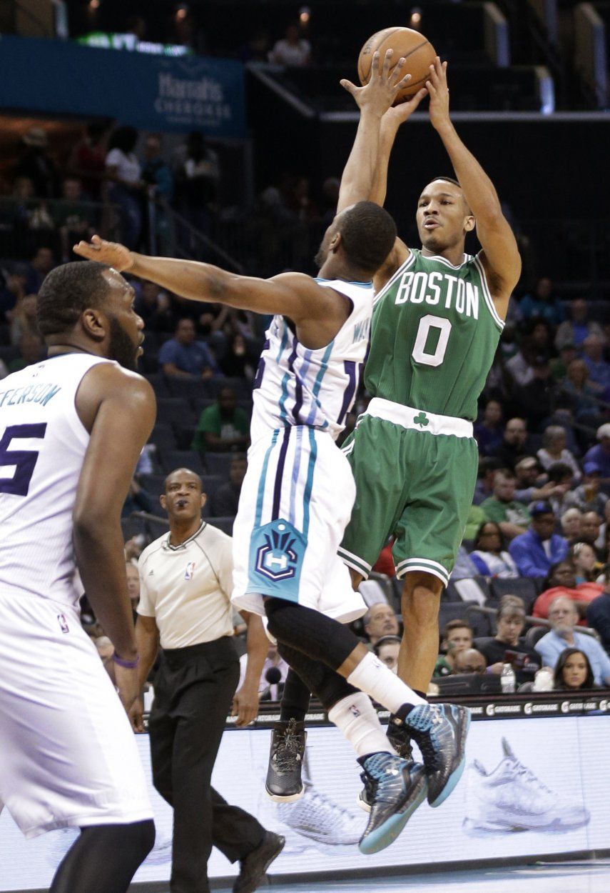Celtics vencen a Hornets y dan gran paso por los playoffs