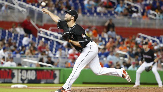 Nacionales adquieren a relevista Barraclough de Marlins