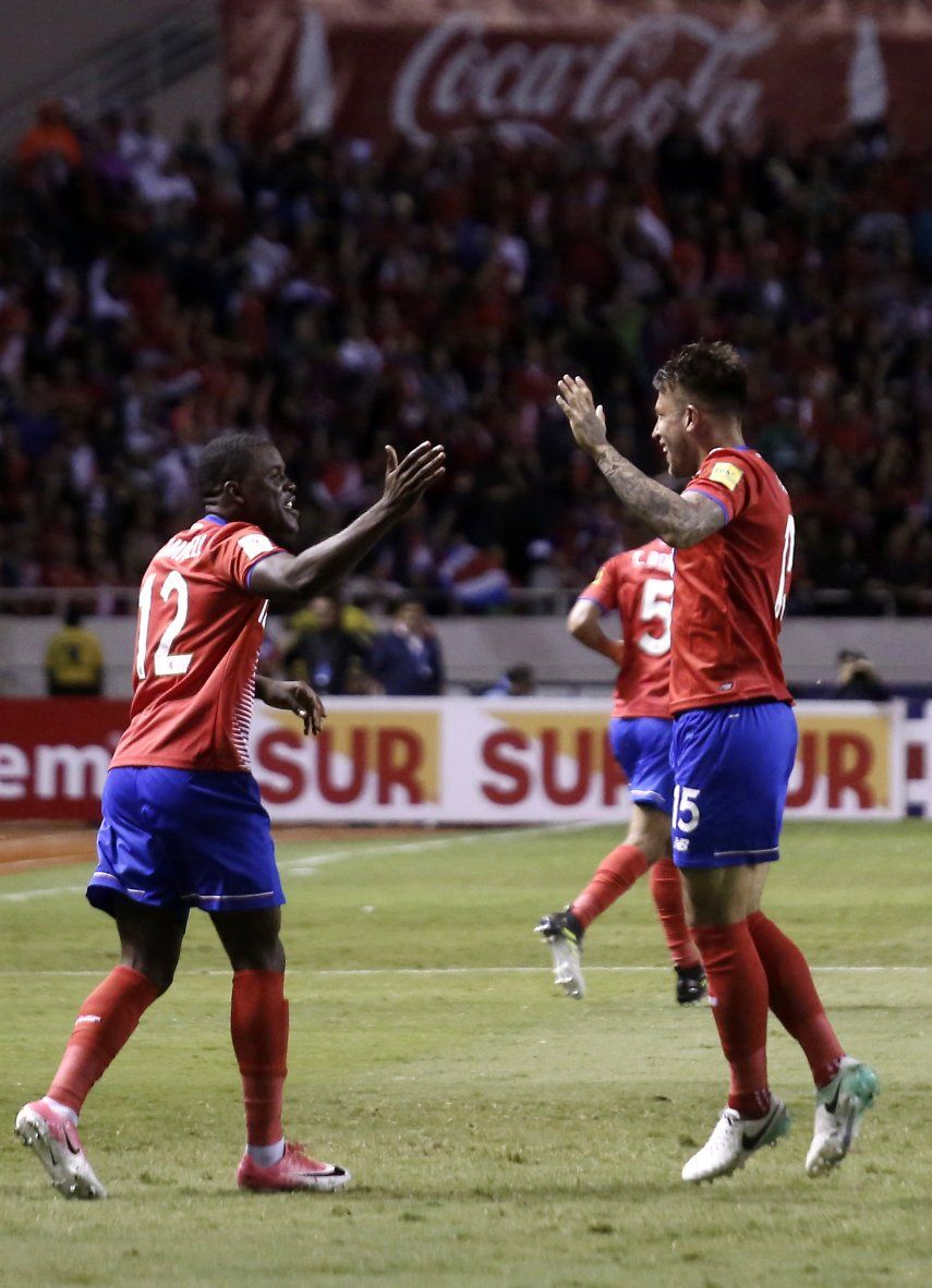 Costa Rica derrota 2-1 a Trinidad y se mantiene segundo