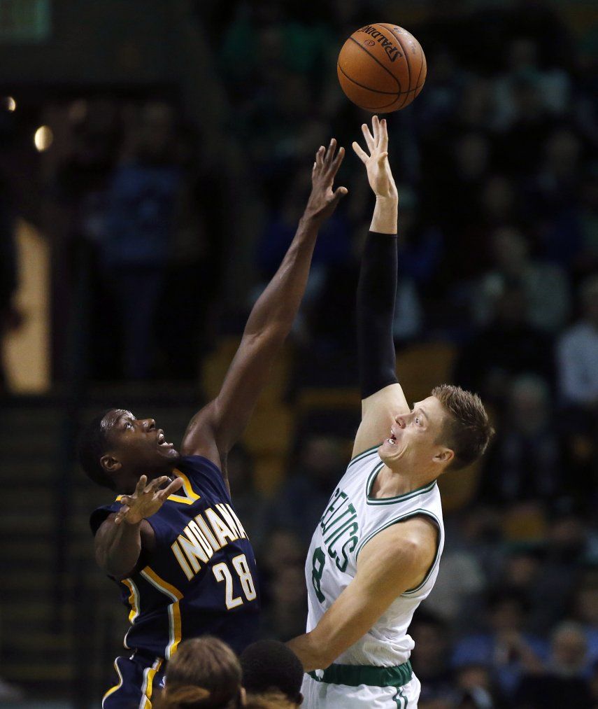 George logra doble doble; Pacers vencen a Celtics