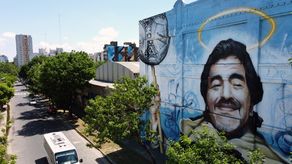 &nbsp;Tributo callejero a un año de la muerte de Diego Maradona