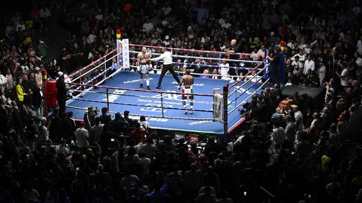 CMB se pronuncia tras incidente de referí panameño Héctor Afú en pelea de Mayweather