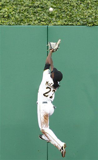 MLB: Cerveceros 4, Piratas 3; Villanueva consigue rescate