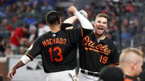 Machado jonronea y Orioles ganan 10-7 a Bravos; 15 innings