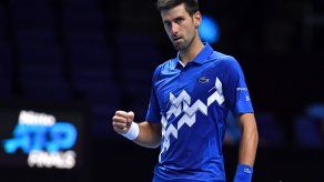 Djokovic elimina a Zverev y avanza a semis de Copa Masters