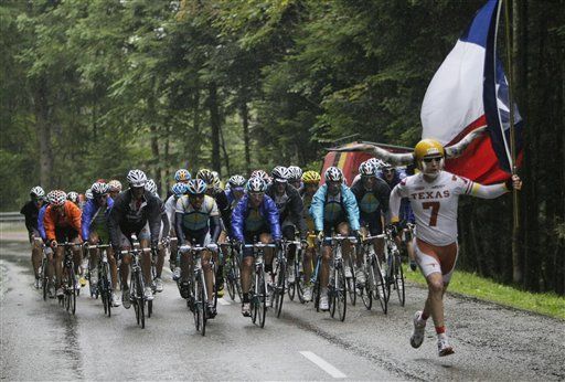 Hieren a dos ciclistas del Tour de Francia con fusil de aire