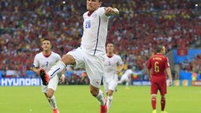 Chileno Aránguiz tiene esguince leve en rodilla