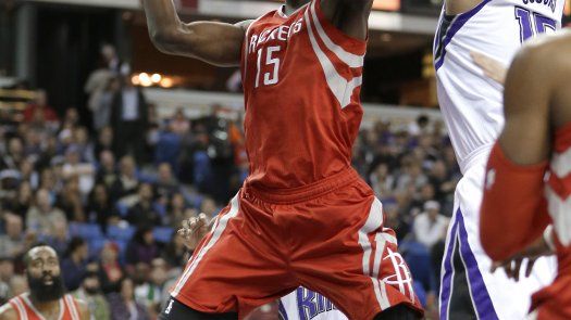 Expulsan a manager de Cousins, Kings ganan a Houston