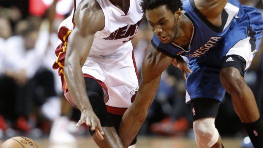 Wiggins anota 24 y Wolves sorprenden al Heat