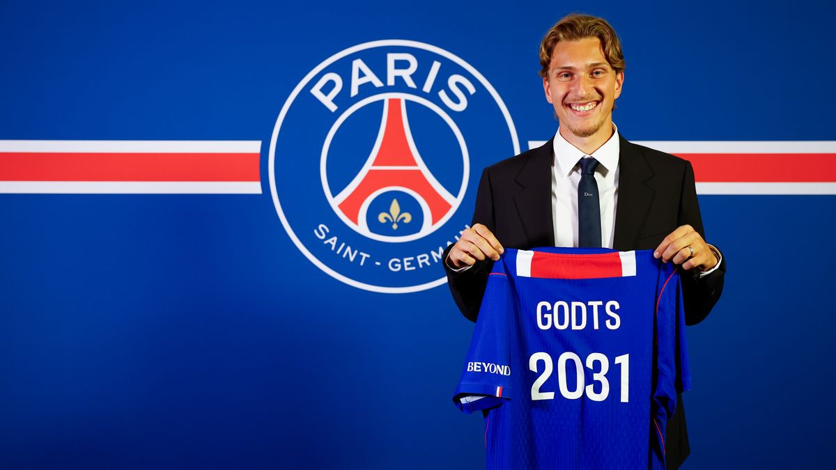El PSG ficha al joven delantero belga Mika Godts
