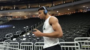 NBA: Giannis Antetokounmpo revela que entrenará con el histórico Hakeem Olajuwon