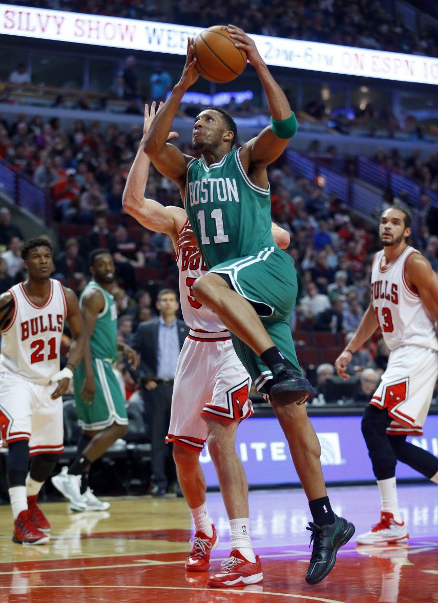 Turner anota 19 y Celtics vencen a Bulls