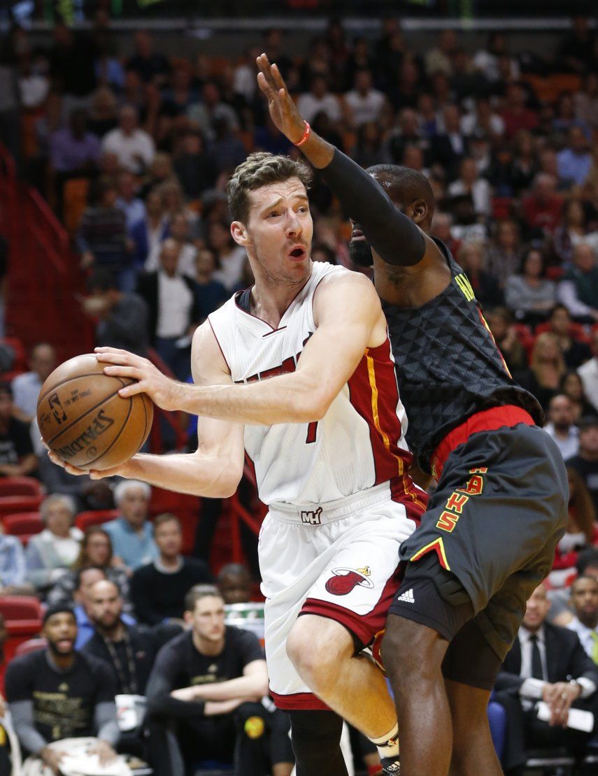 Heat aplasta a Hawks e hila 9na victoria