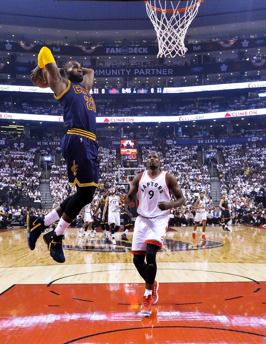 LeBron James asombra con su nivel en playoffs