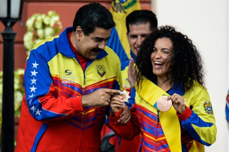Atletas venezolanos en Rio-2016 recibidos como héroes de regreso a casa