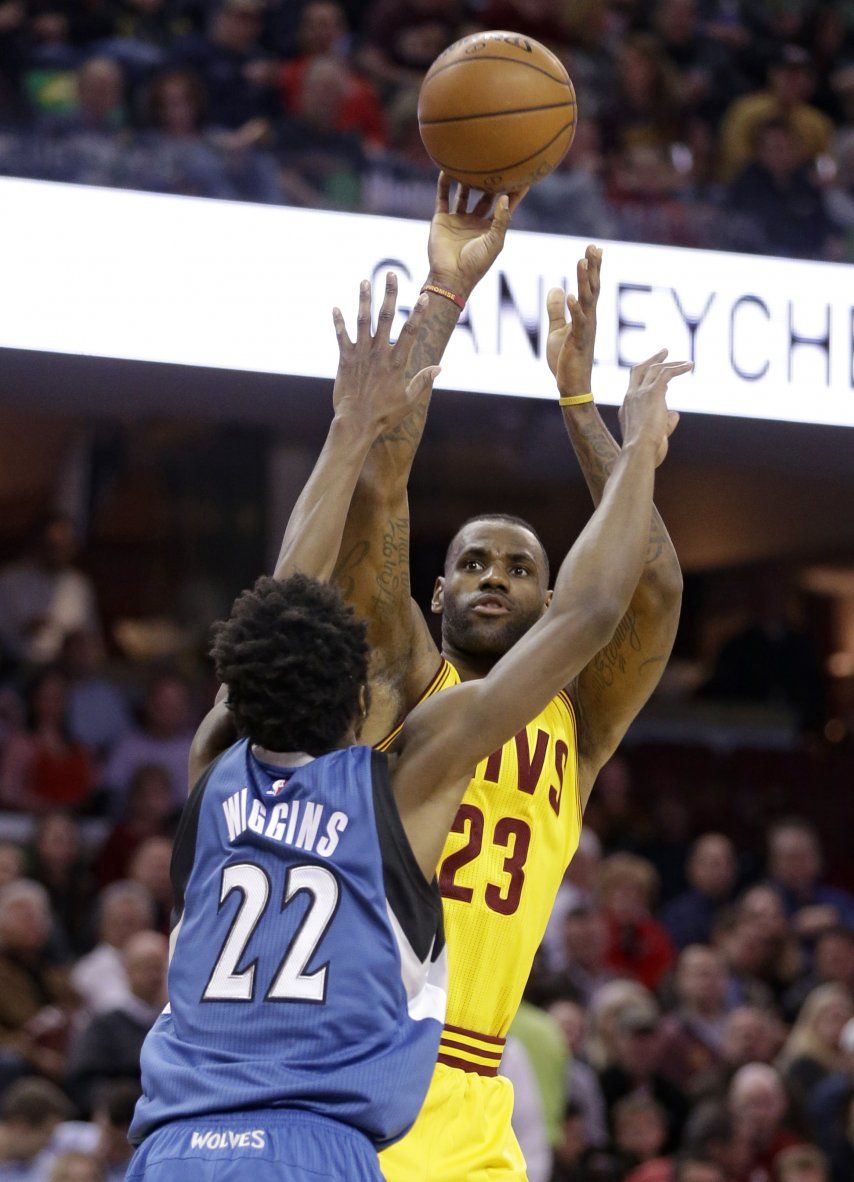 Cavs vencen a Minnesota para 1er triunfo de Lue