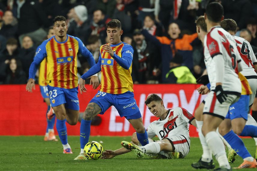 El Rayo Vallecano y el Valencia repartieron puntos en el cierre de la J14