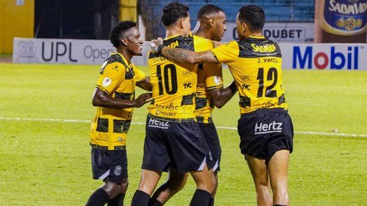 Carlos Small anota un golazo en Honduras