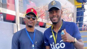 Selección de Panamá: Freddy Góndola comparte con Samuel Etoo en Abu Dabi