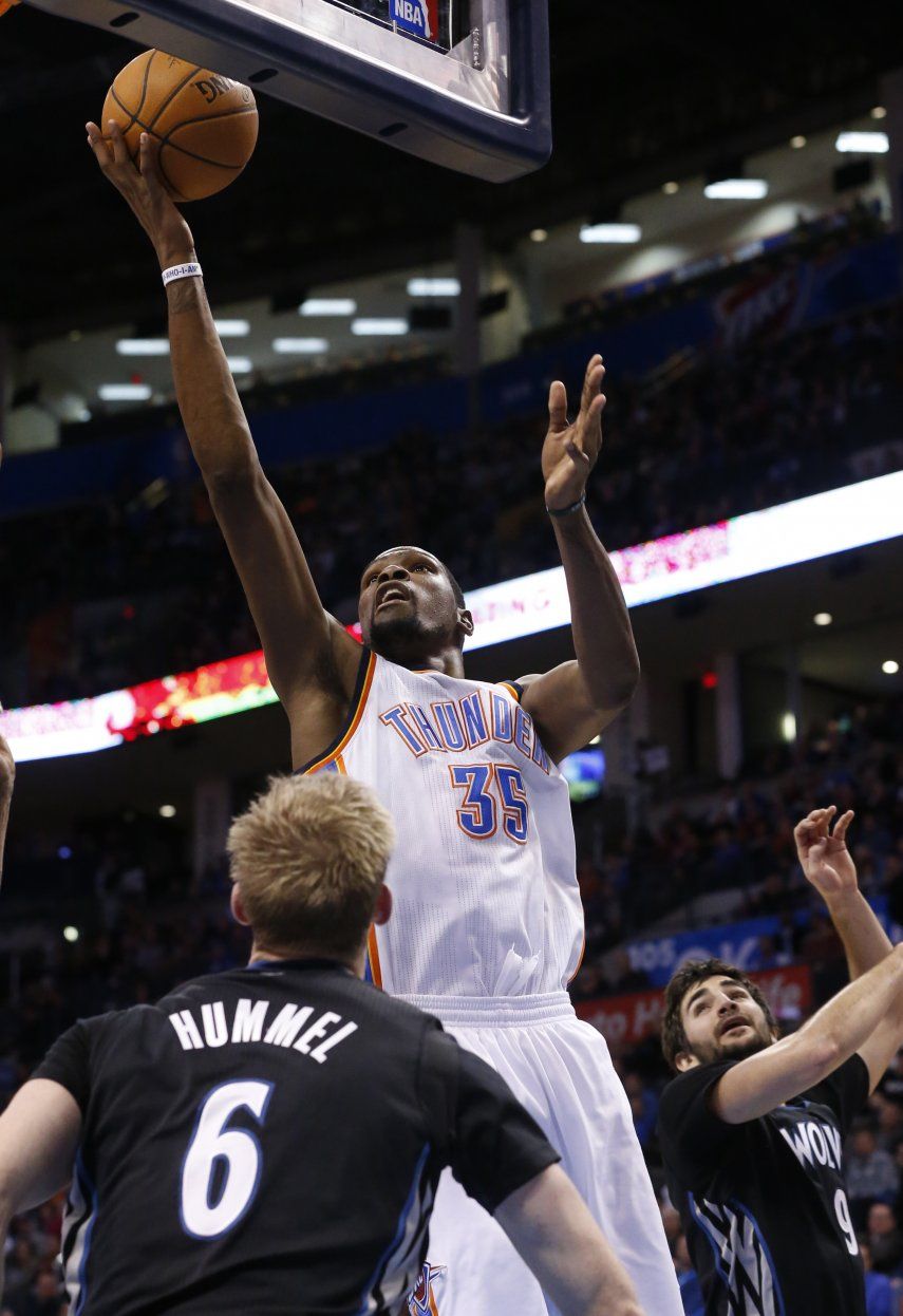 Durant anota 26 y Thunder vence a Wolves