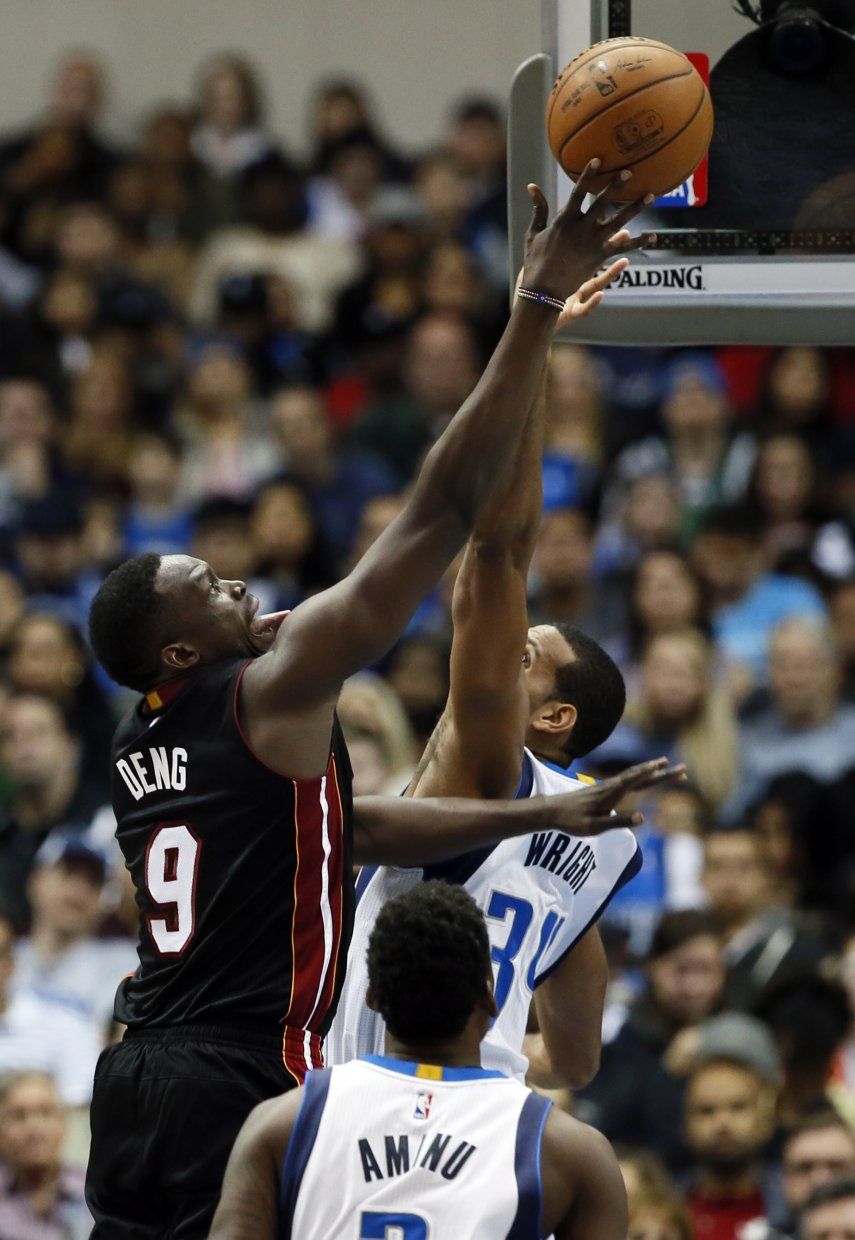Deng anota 30 en victoria del Heat