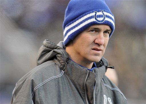 Manning ya lanza el balón