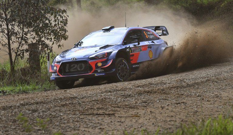 Ogier supera a Neuville pero Tänak avanza a grandes pasos en Rally de Australia