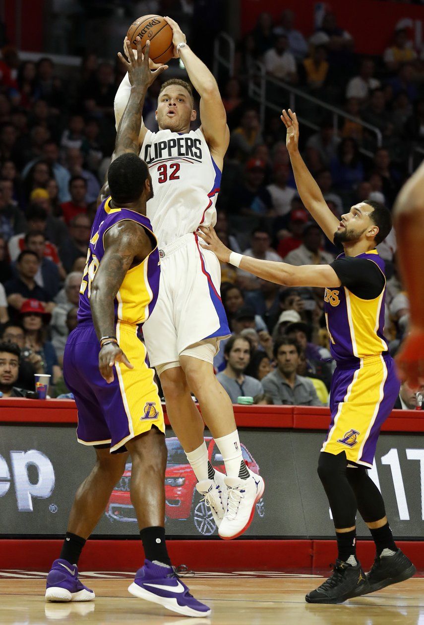 Clippers vencen a Lakers, Doc Rivers llega a 800 victorias