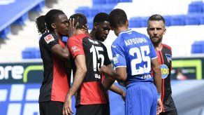 La Bundesliga no sancionará un beso tras marcar un gol