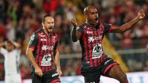 Panameños vuelven a la acción en la reanudación del fútbol en Costa Rica