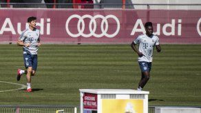 Bayern extiende al canadiense Davies hasta junio de 2025