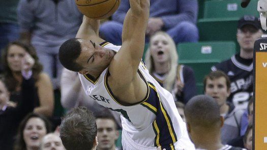 Burke y defensiva dan triunfo a Jazz sobre Spurs