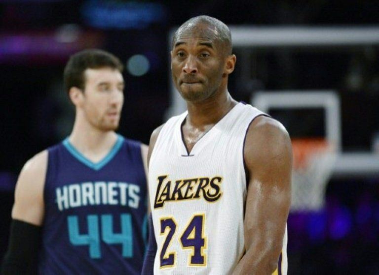 Kobe Bryant revive su leyenda en la victoria de los Lakers