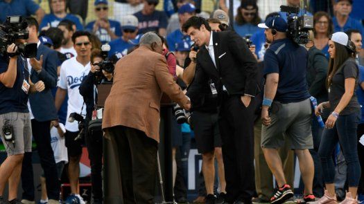 J.D. Martínez y Christian Yelich reciben premio Hank Aaron en Grandes Ligas