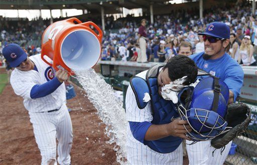 Dioner Navarro enorme: 3 jonrones en un juego