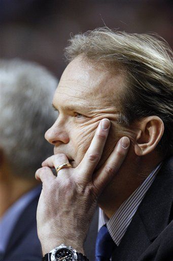 Timberwolves despiden a entrenador Kurt Rambis