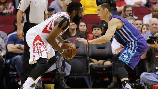 Harden anota 36 puntos y Rockets se imponen a Hornets