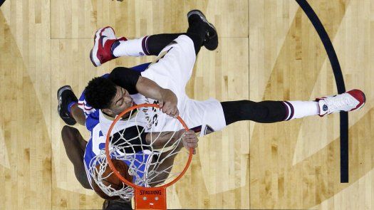 Con 34 de Davis, Pelicans doblegan a 76ers