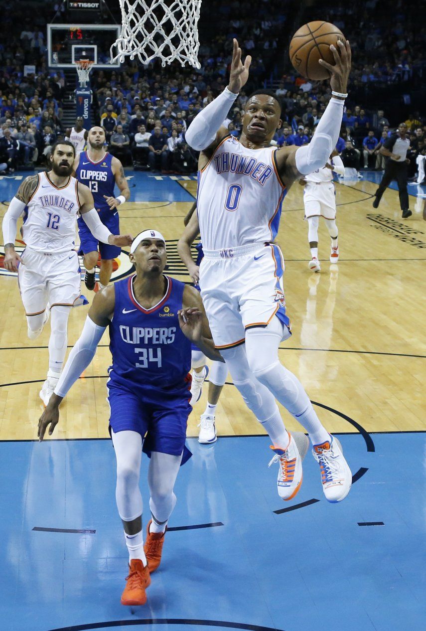 Westbrook marca 32 y pelea con Beverley, pero Thunder gana
