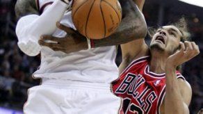 NBA: LeBron tiene torcedura en codo pero se espera que juegue