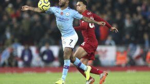 Selección inglesa suspende a Sterling por altercado