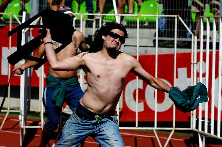 Policía chilena vuelve a estadios ante violencia de hinchas del fútbol