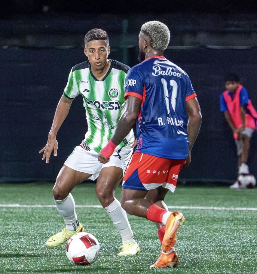 En la Liga Panameña de Futbol La conferencia del Este se aprieta a falta de tres jornadas.&nbsp;