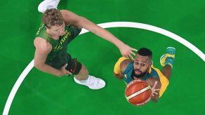 Australia doblega a Lituania y va a semis de básquet en Río