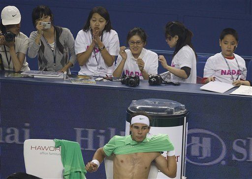 Nadal avanza tras otro abandono por lesión en Shanghai