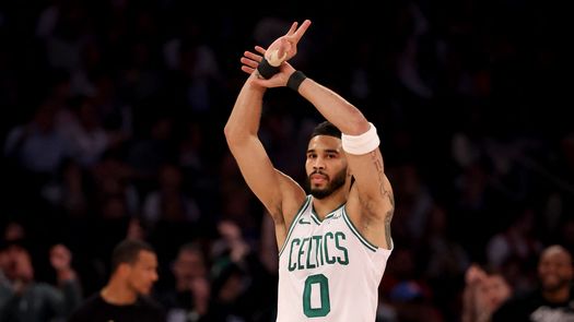 NBA: Jayson Tatum se reúne con su equipo previo a Juego 6