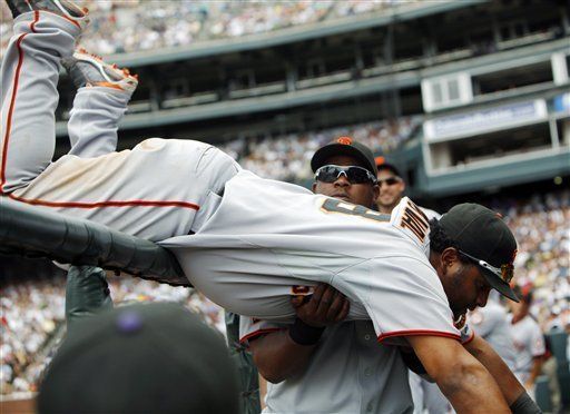 Sandoval de Gigantes abandona partido por contractura