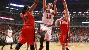 Wizards vence a Bulls en tiempo extra, lidera 2-0