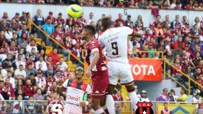 Abdiel Arroyo anotó el empate de Alajuelense ante Saprissa